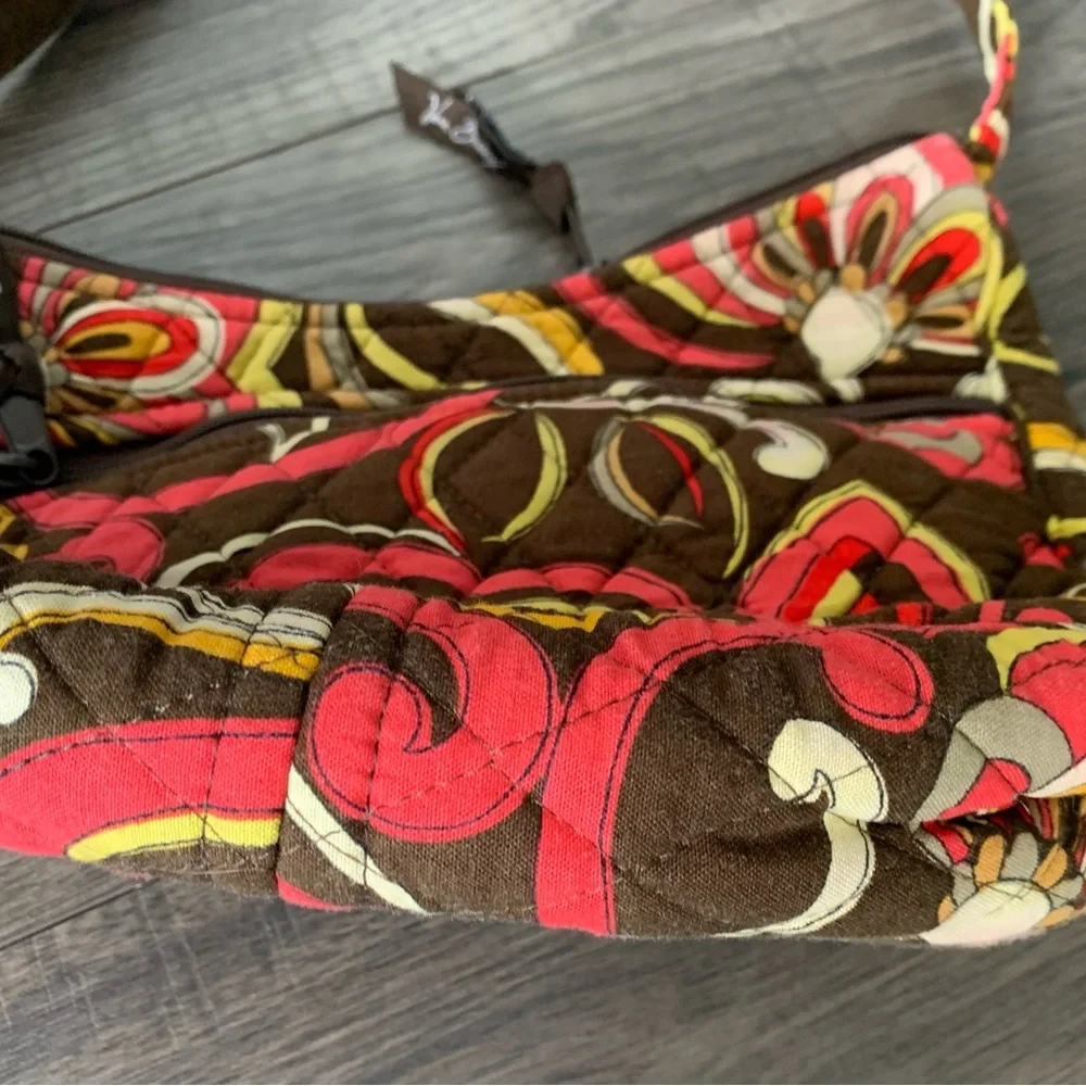 VERA BRADLEY sweet shoulder bag in excellent condition. Tons of pockets - Picture 5 of 6
